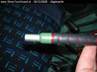showyoursound.nl - Soundstream class a /  micro precision - klapkracht - SyS_2006_12_30_12_24_41.jpg - De kabels bij aankomst in de verdeler voorzien een adereindhuls met sleeve.BRMooi afegewerkt en je kan makkelijk kabels los en weer vast maken.