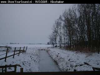 showyoursound.nl - Kove audio Demo car - klioshaker - panda_emperor_audio_051.jpg - sneeuw in maart oke ?leuk uitzicht achter huis