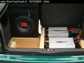 showyoursound.nl - jbl power / caliber comp 3 - kubix - hpim0852.jpg - de onderplaat met de 2 amps 