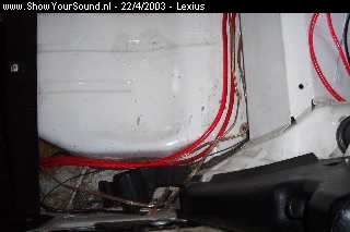 showyoursound.nl - double trouble - lexius - rich_toneel_gitta_010.jpg - nog maar een keer 2 x 25mm kabel onder mn bank door. niemand die het ziet :)