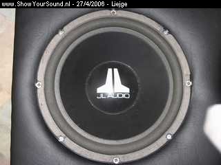 showyoursound.nl - bleu nissan - liejge - SyS_2006_4_27_11_27_8.jpg - close up woofer jl audio 1o inch