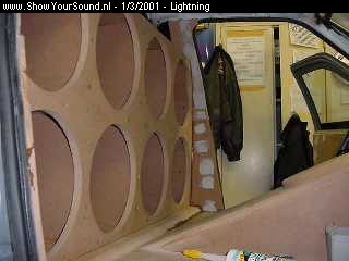 showyoursound.nl - Lightning Audio Boomcar - lightning - Dsc00004.jpg - the sub wall is created out of 3/4