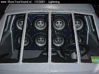 showyoursound.nl - Lightning Audio Boomcar - lightning - Dsc00057.jpg - Facing the woofers, 11 times 12 