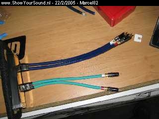 showyoursound.nl - complete soundstream install - marcel82 - img_0715.jpg - zelf even kabels gemaakt voor de verbinding tussenBRde alpine en de BLT.BRde blauwe kabels zijn voor het hoog (is een hi-end kabel van oelhbach met zilver)BRde groene kabel is voor de sub en deze is gemaakt van koper.BRbeide kabels zijn afgeschermd met teflon binnen bekabeling BRen nog eens extra afgeschermd met een geweven mantel die aan 1 kant vast zit aan de massa.