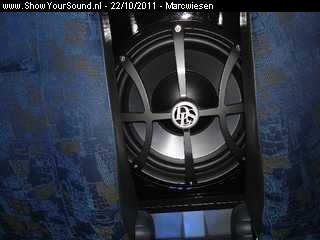 showyoursound.nl - SQ Partner - Team AJX 06 - marcwiesen - SyS_2011_10_22_3_51_59.jpg - divspan4.3.1/2&nbsp- /spanspanThe subwoofer is installed together with the grill with hexagon bolts on the /spanspanT-nuts which are installed in the wooden box./span/div