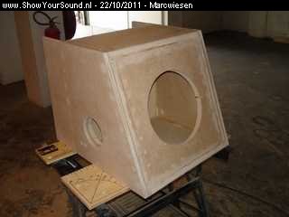 showyoursound.nl - SQ Partner - Team AJX 06 - marcwiesen - SyS_2011_10_22_3_53_48.jpg - divspan11.1&nbsp- /spanspanThe construction of the subwoofer box. The box is made of 40 mm MDF. /spanspanThe box is glued, screwed and primed to make it airtight./span/div