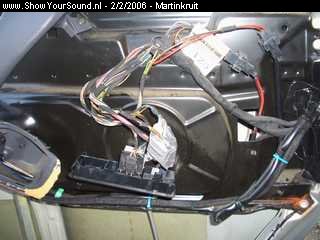 showyoursound.nl - Sound Quality in een Bussie - martinkruit - SyS_2006_2_2_17_32_41.jpg - Wat een rommeltje die bedrading