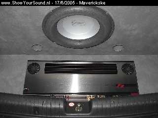 showyoursound.nl - black corsake - maverickske - f2500sys.jpg - Dit is mijn nieuwe aanwinst. Audio system Twister MK2 F2-500.BRDeze geeft mijn composet 390Wrms op 2ohm.