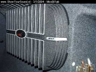 showyoursound.nl - Audi A4 2003  met RockfordFosgate audio - mco001ab - 34.jpg - Close-up van de 800.4 wat een power! De linker kap heb ik er nog even afliggen ivm fine-tuning.
