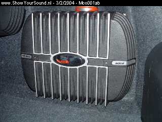 showyoursound.nl - Audi A4 2003  met RockfordFosgate audio - mco001ab - 35.jpg - De afmontage van de 500.2