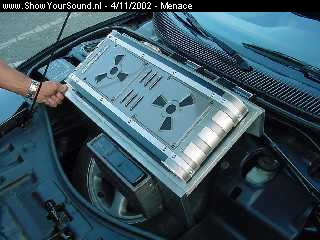 showyoursound.nl - Nog geen omschrijving !! - menace - mvc-382f.jpg - here you can see that its not a problem to have a big amp and a spare tyre in the front trunk