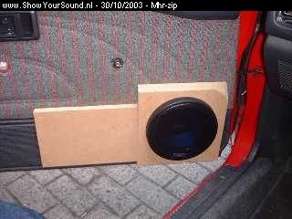 showyoursound.nl - Budget Groundzero audio in een Corolla E9 - mhr-zip - inbouw12.jpg - Omdat ik origineel geen speakers in de deur heb, en ik in me dashboard maar 10 cm kwijt kan. Heb ik besloten om me woofers in de deur te gaan maken.
