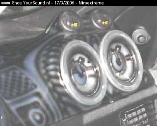 showyoursound.nl - PC with WinXP DVD GPS INTERNET 5.1 & 144,2 db - miroextreme - dsc00059.jpg - These are the left front mids and tweets located in my new poly dashboard