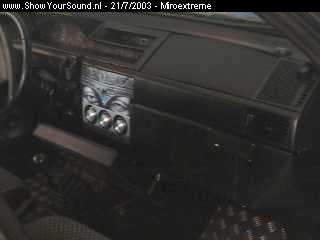 showyoursound.nl - PC with WinXP DVD GPS INTERNET 5.1 & 144,2 db - miroextreme - mon2.jpg - The monitor is comig up!