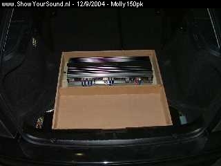 showyoursound.nl - bmw compact with dls - molly150pk - compact_woofer_001.jpg - eens kijken of alles mooi past