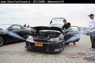 showyoursound.nl - polk momomx3v6 - momomx3v6 - SyS_2006_1_25_2_8_41.jpg - op het japanse autofestival afgelopen jaar