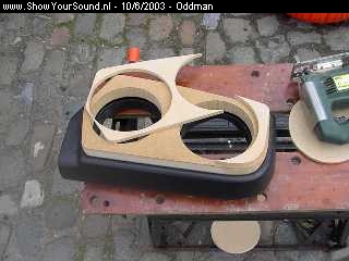showyoursound.nl - The Odd Mobile (met uitleg hoe je deur te dempen) - oddman - pict1945.jpg - het zagen van de extra plaat om de speakers te verzinken BRlet op hoe dun het mdf is gezaagdBRde extra  plaat word dalijk verlijmd met de onderste plaat om 1 geheel te krijgen