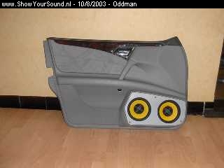showyoursound.nl - The Odd Mobile (met uitleg hoe je deur te dempen) - oddman - pict1978.jpg - De speakers zijn ook vast gezet alleen nog speakerdoek over de grilletjes 