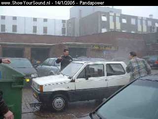 showyoursound.nl - panda power auto-inside - pandapower - dscf0007.jpg - toen we hem kochten was hij behoorlijk vies dus...
