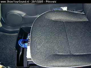 showyoursound.nl - Peugeot Partner Car mobile entertainment - pfrovers - audio_peugeot_119.jpg - Het zicht op de lade vanaf de bestuurdersstoel.