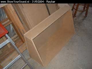 showyoursound.nl - raybars - felicia - raybar - 38.jpg - Dit is de kist in elkaar geschroefd. Het gat voor de poort komt aan de bovenkant en moet nog gezaagd worden.