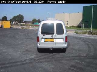 showyoursound.nl - Caddylac - remco_caddy - img_2648.jpg - achter kant van de auto. ramen geblindeert. en zie ook het spoilertje