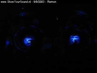showyoursound.nl - XpLod Swift  - remon - 126-2625_img.jpg - subwoofers in het donker met wat verlichting