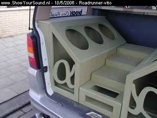 showyoursound.nl - Big Van - roadrunner-vito - SyS_2006_5_10_15_18_12.jpg - Alles geplaats vooraleer kisten in leder en alcantara gemaakt worden