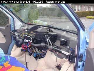 showyoursound.nl - Big Van - roadrunner-vito - SyS_2006_5_9_22_35_3.jpg - Dashboard verwijderenBR
