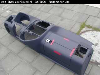 showyoursound.nl - Big Van - roadrunner-vito - SyS_2006_5_9_22_35_33.jpg - Dashboard klaar om te bekleden in leder + plaats afgetekend waar er een 12,6 inch TFT scherm inkomtBR