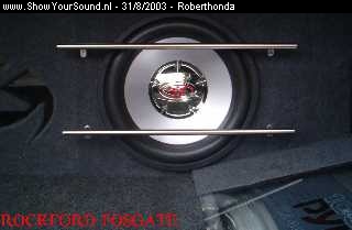 showyoursound.nl - Honda accord coupe - roberthonda - im000140.jpg - Hier een closeupje van mijn woofer met 2 bescherm beugels