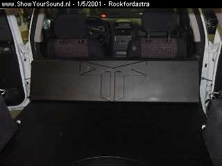 showyoursound.nl - Company car with Rockford - rockfordastra - Dsc00007.jpg - Here you can see my stealth enclosure for my rockford amps.BRbrNotice the nice Rockford Fosgate logo