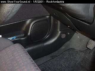showyoursound.nl - Company car with Rockford - rockfordastra - Dsc00010.jpg - Located in my doors is a Rockford FNX composet.