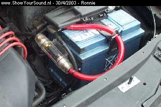 showyoursound.nl - DLS the natural sound - ronnie - ronnie_041.jpg - de dls zekeringhouder met een 50mm2 kabel en zoals alles ook van dls. en is afgezekerd met 150 ampere.