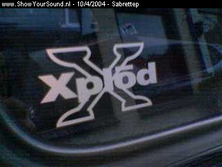 showyoursound.nl - Fiat 500 WATT - sabrettep - afbeelding_389_.jpg - Netjes op de zijramen het logo van Xplod. Toch een beetje reclame rijden voor Xplod.