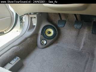 showyoursound.nl - Audio system in a 98 Honda Accord Coupe - see_fu - left_kickpanel_grill_off_far.jpg - Helaas geen omschrijving!