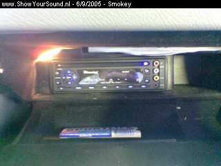 showyoursound.nl - opel omega / RF install. - smokey - SyS_2005_9_6_22_19_58.jpg - een dvd speler maar in het dashboard gebouwd.. zit mooi uit het zicht en nooit in de weg.. 