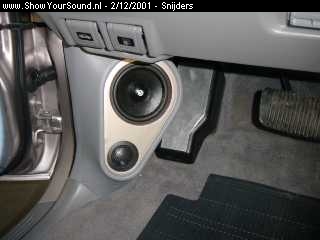 showyoursound.nl - Pretty sweet!! - snijders - Dsc00007.jpg - This is a picture of the custom made kickpanels and foot rest.BRIts made out of fibreglass and it is painted to match the interior color of the vehicle. 