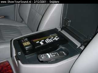showyoursound.nl - Pretty sweet!! - snijders - Dsc00010.jpg - The control panel of the symetry is located in the arm rest.