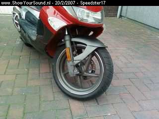 showyoursound.nl - een scooter met 500 watt - speedster17 - SyS_2007_2_20_18_9_34.jpg - me velg die chroome rand maakt het geheel mooi af