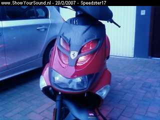 showyoursound.nl - een scooter met 500 watt - speedster17 - SyS_2007_2_20_18_9_51.jpg - neon in de voor kap