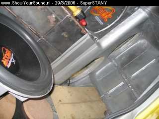 showyoursound.nl - superSTANY s DB DRAG CAR. - superSTANY - SyS_2006_8_29_16_6_48.jpg - This sub is ready to put in , in the highest part of the wall .... its a */#** job
