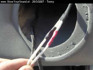 showyoursound.nl - SQ instal in dagelijks auto - tonny - SyS_2007_3_26_20_36_4.jpg - En de kabels aan de kabel van de auto gesoldeerd. 