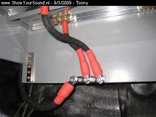 showyoursound.nl - SQ instal in dagelijks auto - tonny - SyS_2009_3_9_18_49_48.jpg - pEn de voedings kabels aangesloten./p