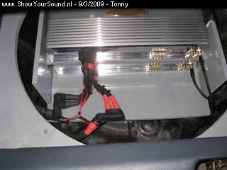 showyoursound.nl - SQ instal in dagelijks auto - tonny - SyS_2009_3_9_18_57_31.jpg - pEn de bijde versterkers aansloten op de speaker kabels na./p