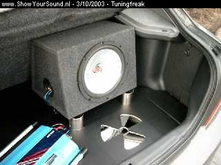 showyoursound.nl - Koffer tuning met neon van Hyundai Accent LC - tuningfreak - simg0407.jpg - Een zij-aanzichtje