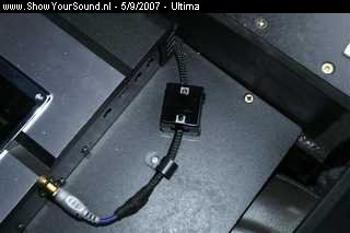 showyoursound.nl - Seat Leon 2007 - Pioneer PRS / Audio System - ultima - SyS_2007_9_5_14_19_42.jpg - pOm alle kansen op stoorsignalen weg te halen zijn alle RCA kabels extra voorzien van ferrietkernen.  Deze moeten hoog frequente inslag van de kabels wegwerken./p