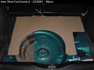 showyoursound.nl - Nice little every day car - wave - Dsc00004.jpg - First layer of floor to mount the amp. and flat space for sub. box.