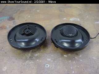 showyoursound.nl - Nice little every day car - wave - Dsc00005.jpg - On the left you see the original tweeter cup, the other is rebuilt with the RF tweeter in.