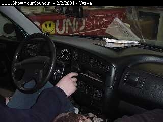 showyoursound.nl - Nice little every day car - wave - Dsc00011.jpg - Its a bit dark, but this is a flat panel JVC radio.